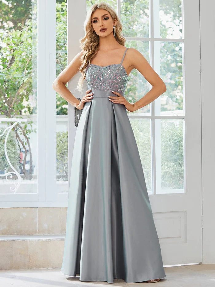 A-Linien-Ballkleid aus Satin mit Spaghettiträgern und Pailletten 