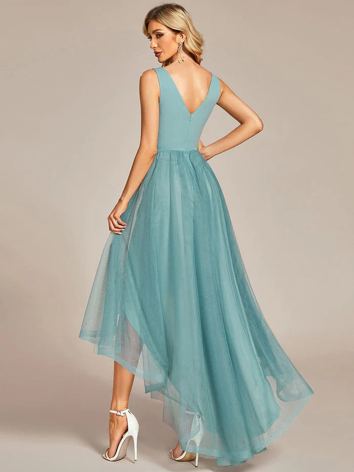 Ärmelloses High-Low-Ballkleid aus Tüll mit Taillenkette 