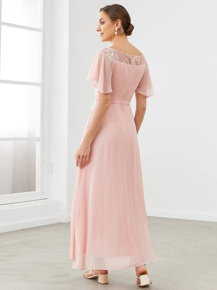 Robe de mère de la mariée en mousseline à manches volantées et ourlet asymétrique 