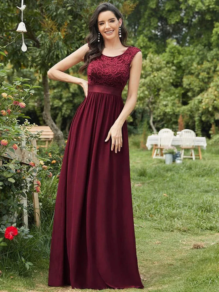 Robe de demoiselle d'honneur classique à col rond et dos en V avec corsage en dentelle 