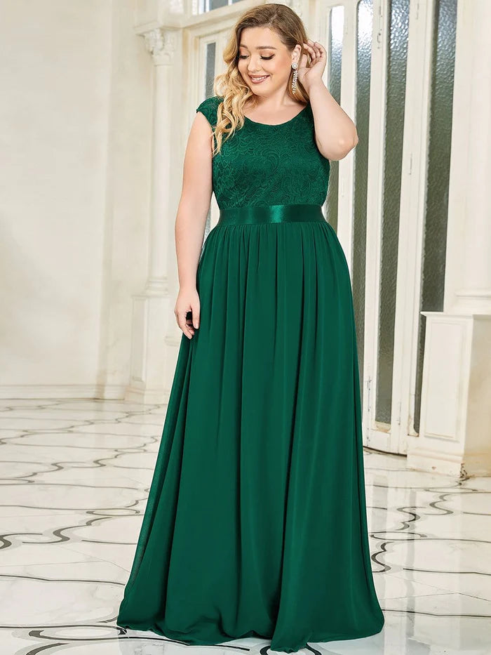 Übergröße Klassisches A-Linien-Brautjungfernkleid aus Chiffon mit Rundhalsausschnitt und V-Rücken und Spitze
