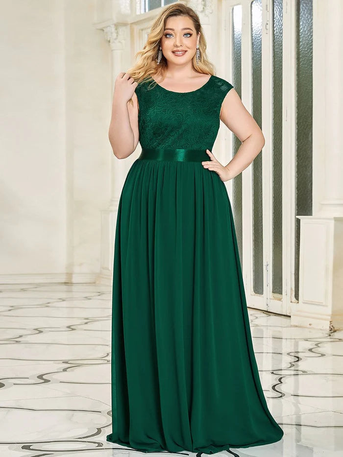 Übergröße Klassisches A-Linien-Brautjungfernkleid aus Chiffon mit Rundhalsausschnitt und V-Rücken und Spitze
