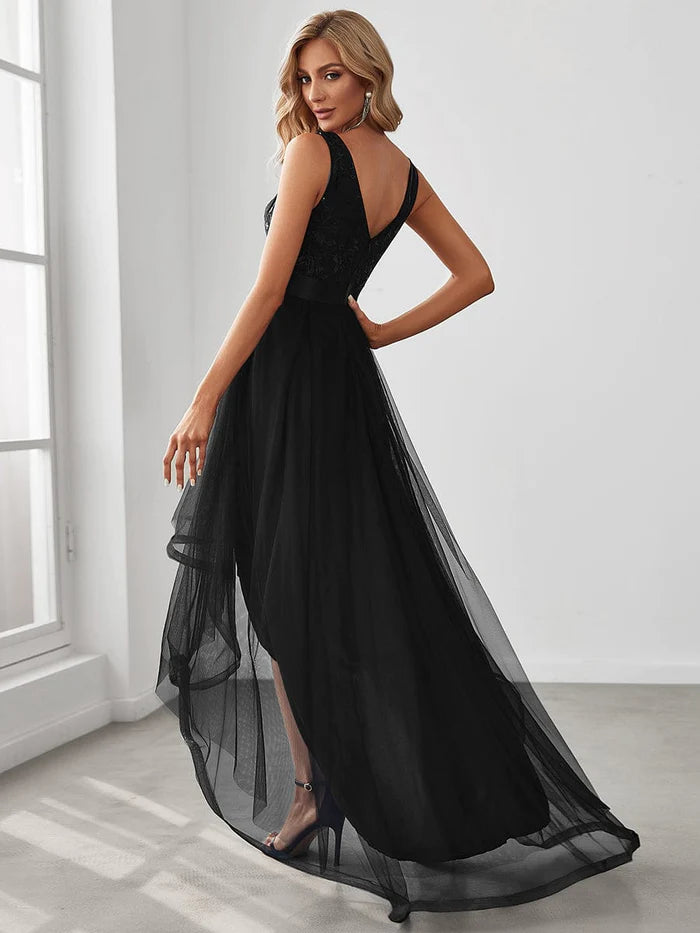 Robe de bal tendance en tulle à décolleté plongeant et à paillettes 