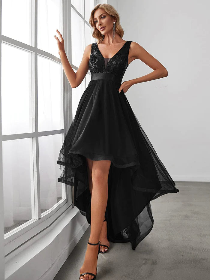Robe de bal tendance en tulle à décolleté plongeant et à paillettes 