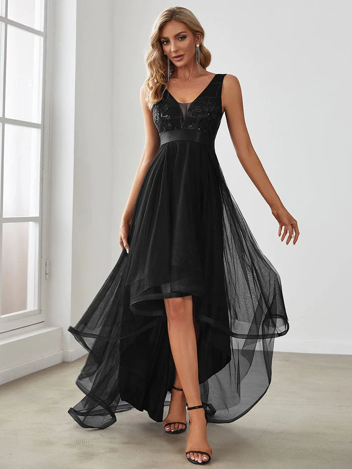 Robe de bal tendance en tulle à décolleté plongeant et à paillettes 