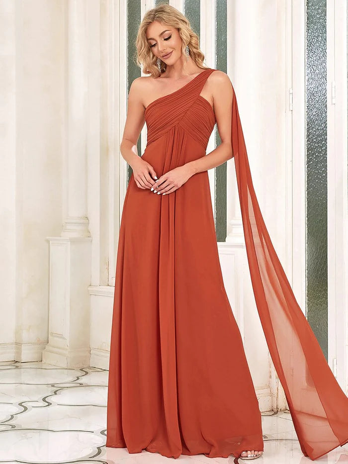 Langes Abendkleid aus plissiertem Chiffon mit einer Schulter 