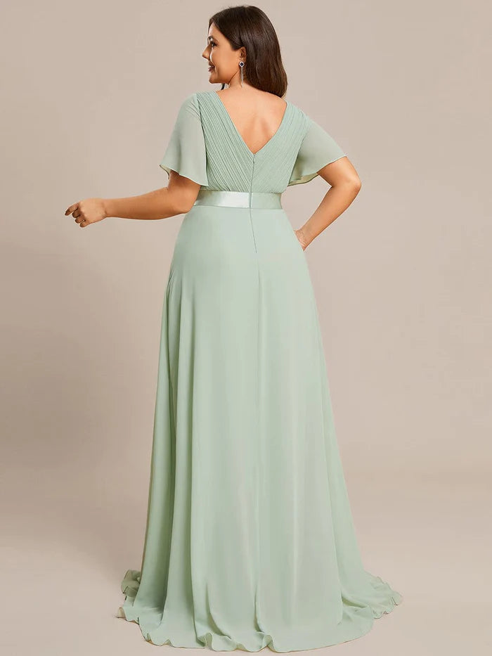 Brautjungfernkleid in Übergröße mit Empire-Taille und V-Ausschnitt am Rücken und kurzen Ärmeln 