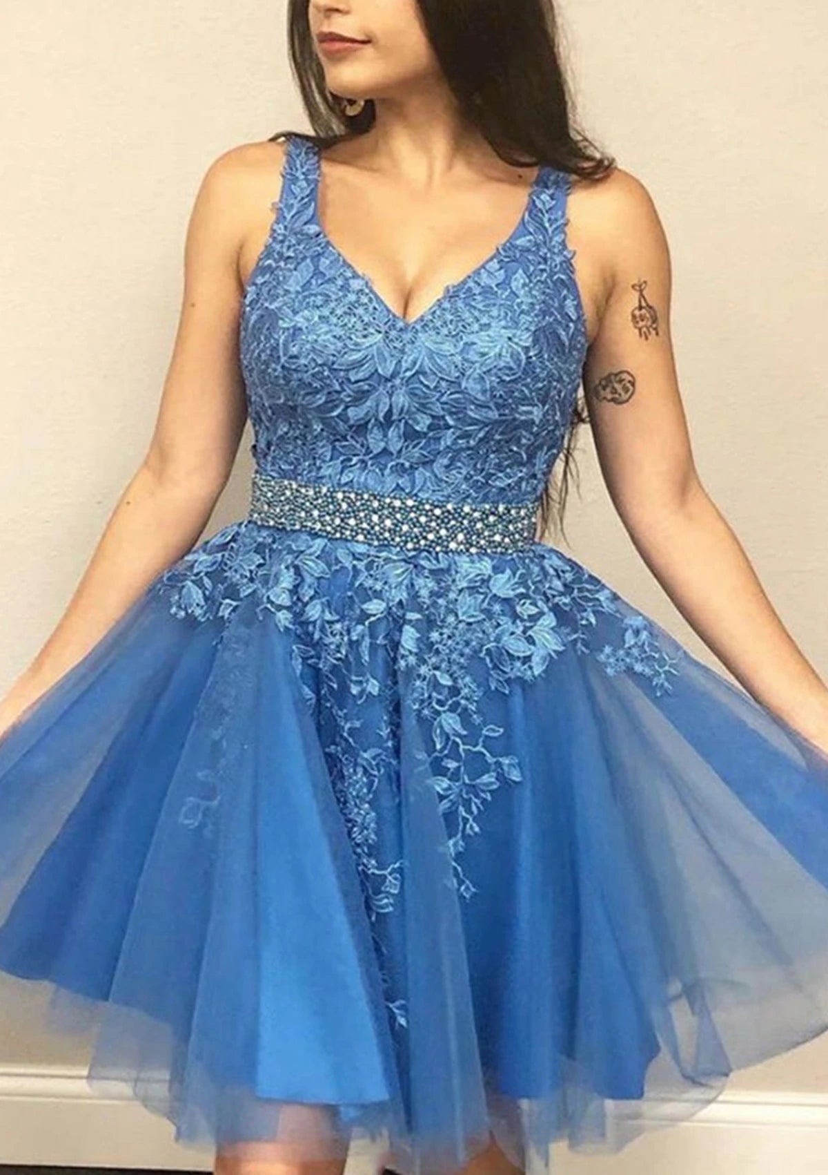 Elegant A-Line V-Neck Short Lace Beaded Homecoming Dress.