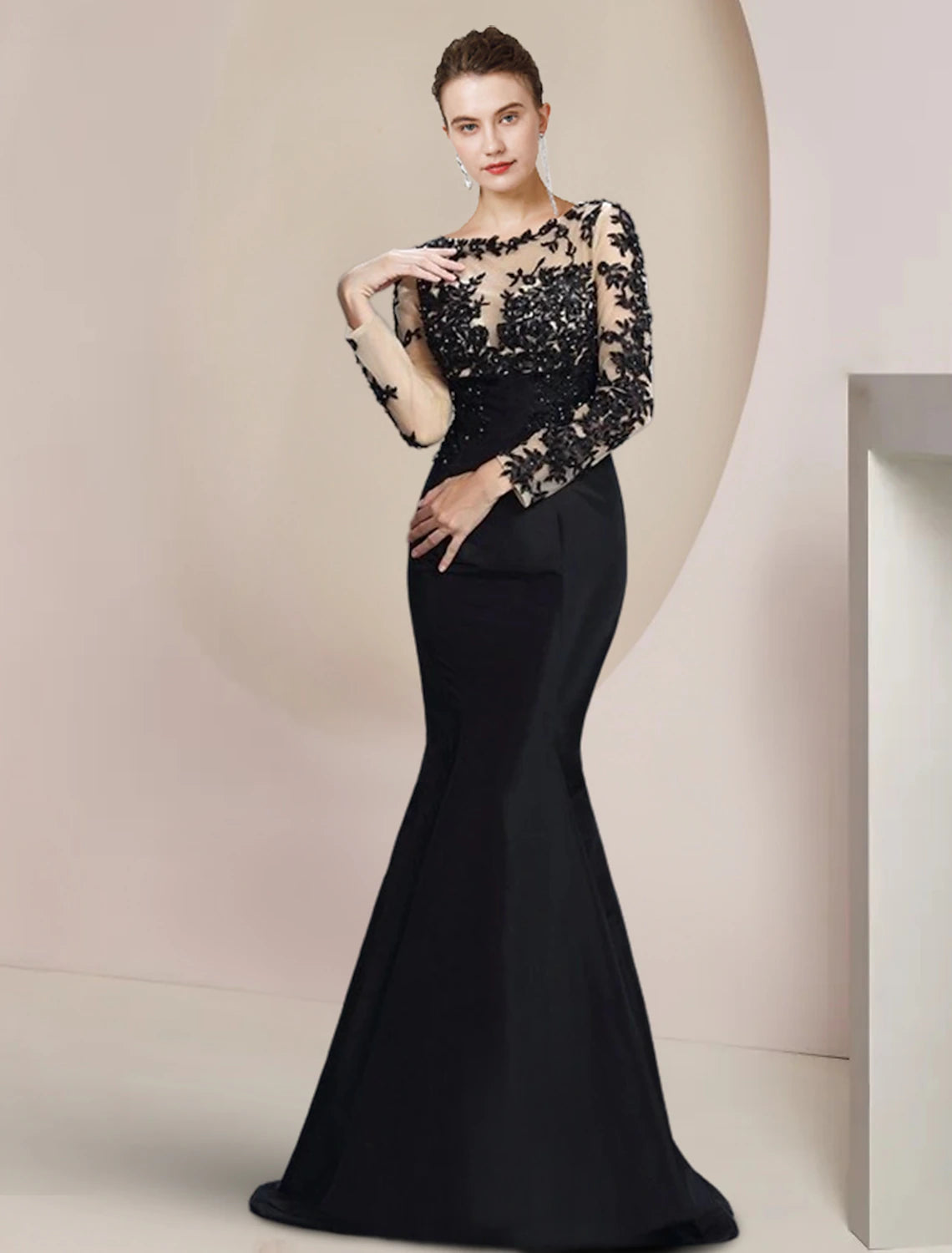 Elegant Jewel Neck Long Sleeve Mermaid Trumpet Mother of the Bride Dress.