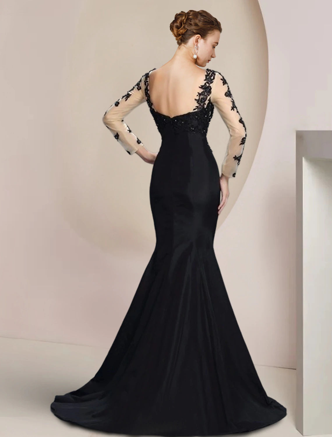 Elegant Jewel Neck Long Sleeve Mermaid Trumpet Mother of the Bride Dress.