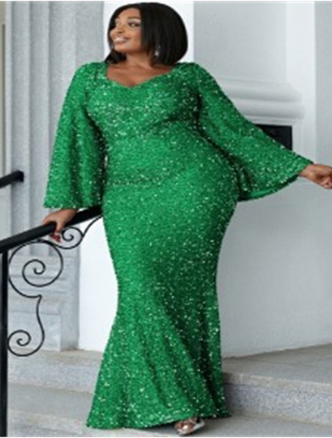 Elegant Plus Size Mermaid Long Sleeve Scoop Neck Sequined Glitter Gown.