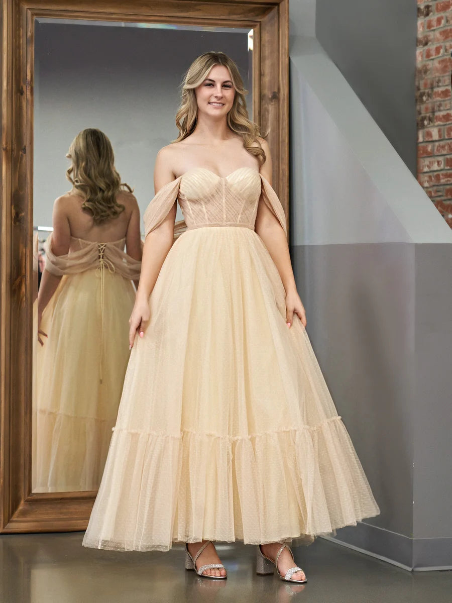 Elegant Ballgown Off-Shoulder Sweetheart Lace-Up-Back Tulle Maxi Prom Dress