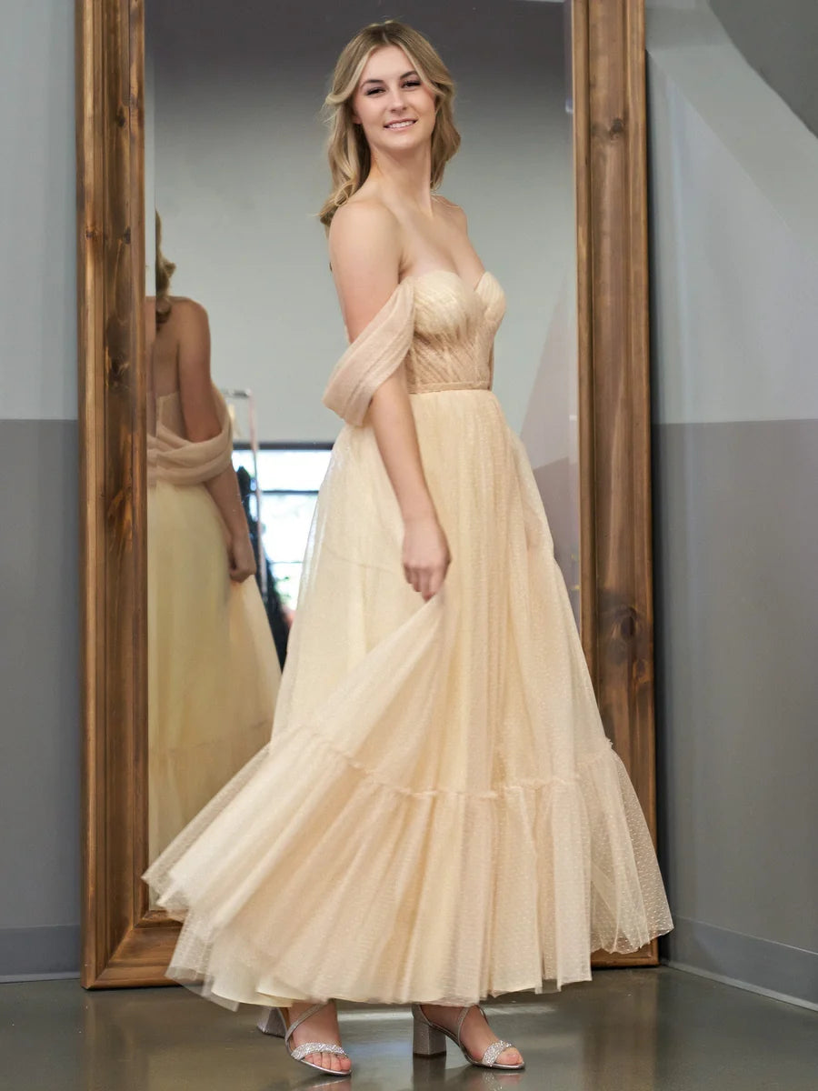 Elegant Ballgown Off-Shoulder Sweetheart Lace-Up-Back Tulle Maxi Prom Dress