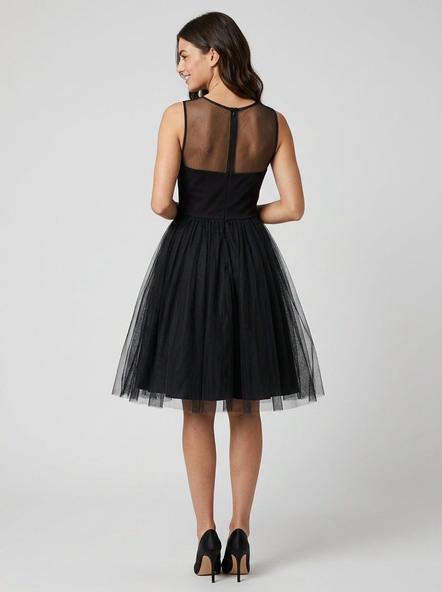 Elegant A-Line Illusion Sweetheart Sleeveless Sheer Back Knee-Length Homecoming Dresses