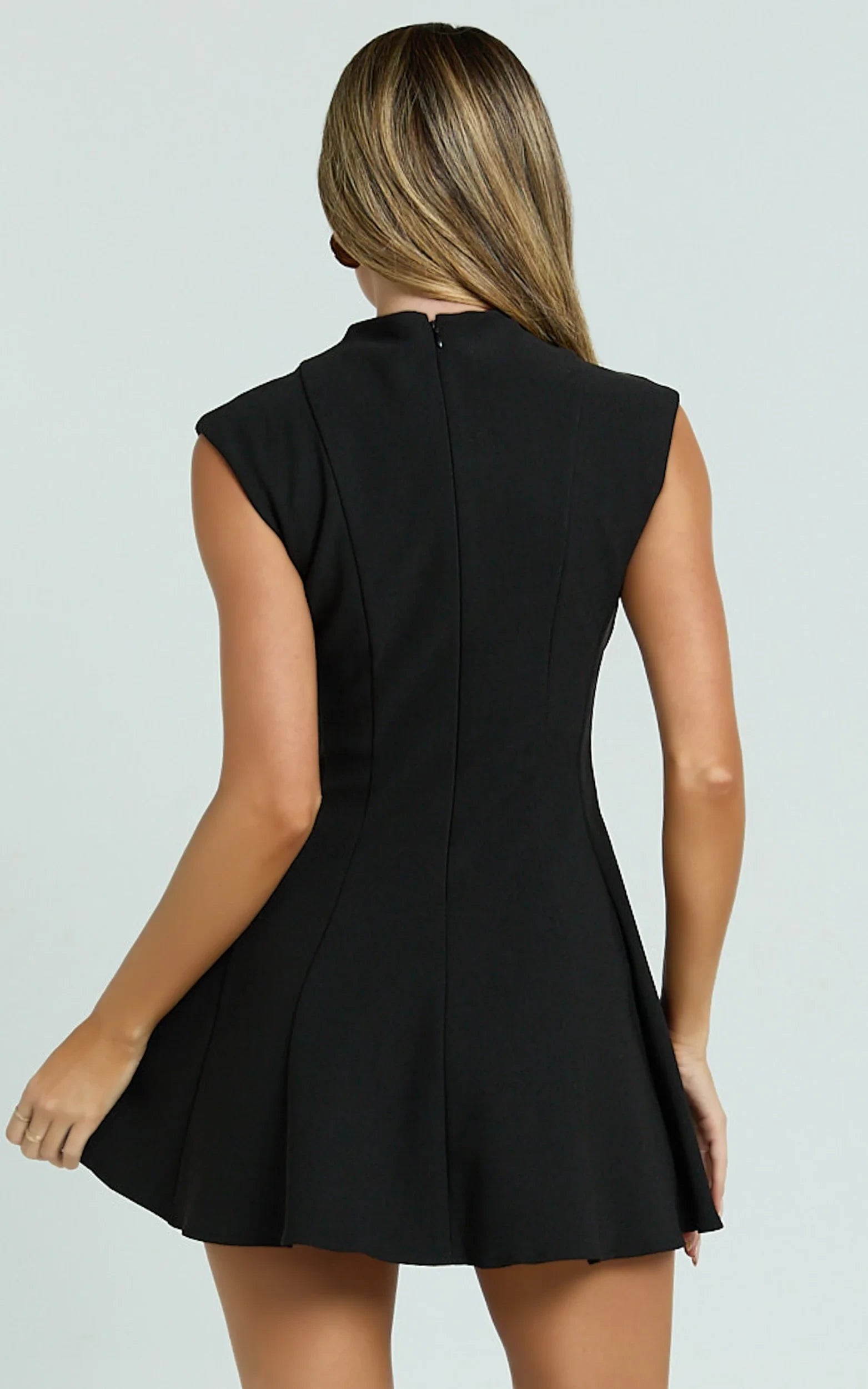 Elegant A-Line Mock Neck Sleeveless Zipper Back Mini Homecoming Dress for Chic Occasions