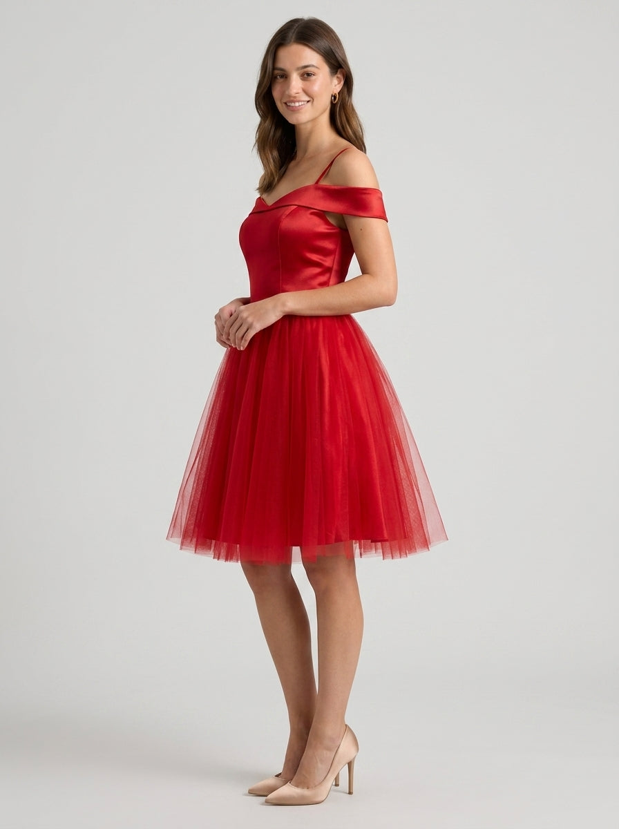 Elegant A-Line Off-Shoulder Sweetheart Knee-Length Zipper Back Tulle Homecoming Dresses