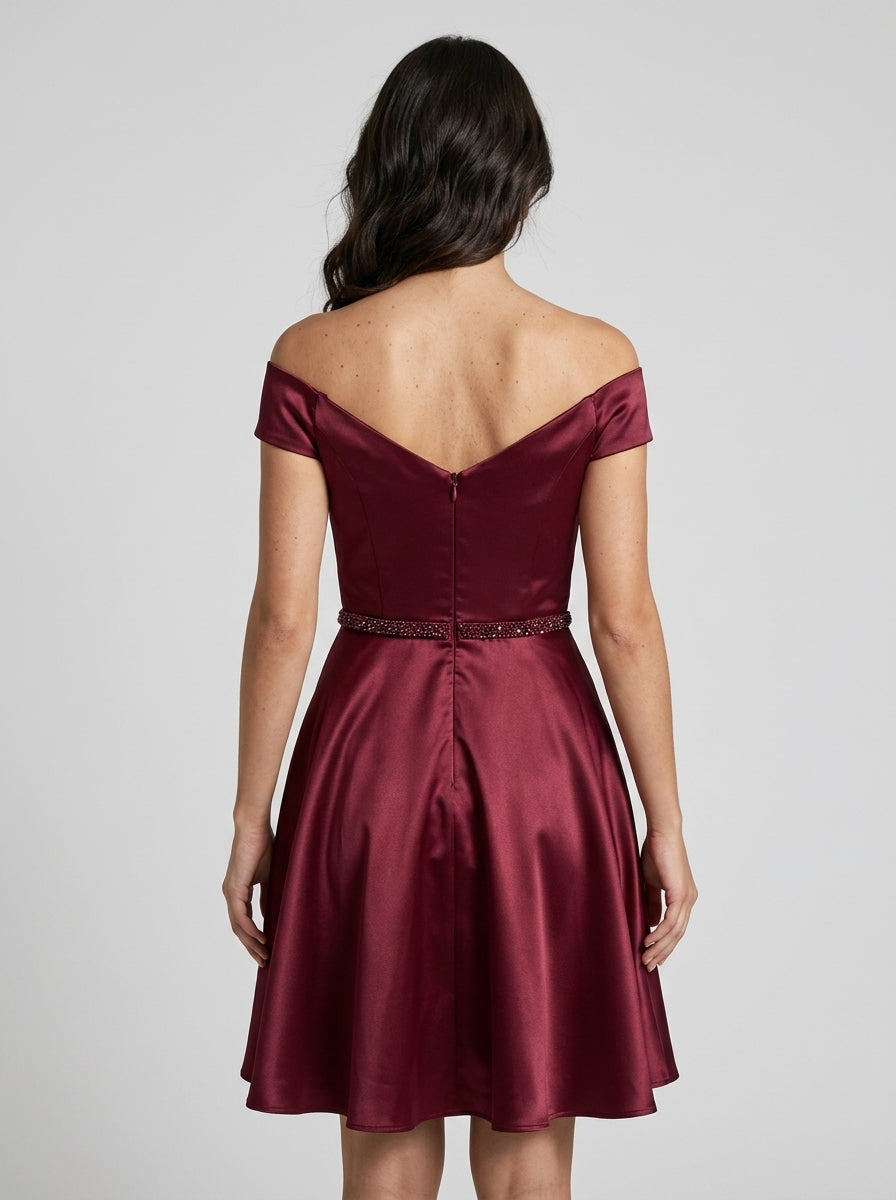 Elegant A-Line Off-Shoulder V-Neck Short Sleeve Zipper Back Above-Knee Homecoming Party Dress