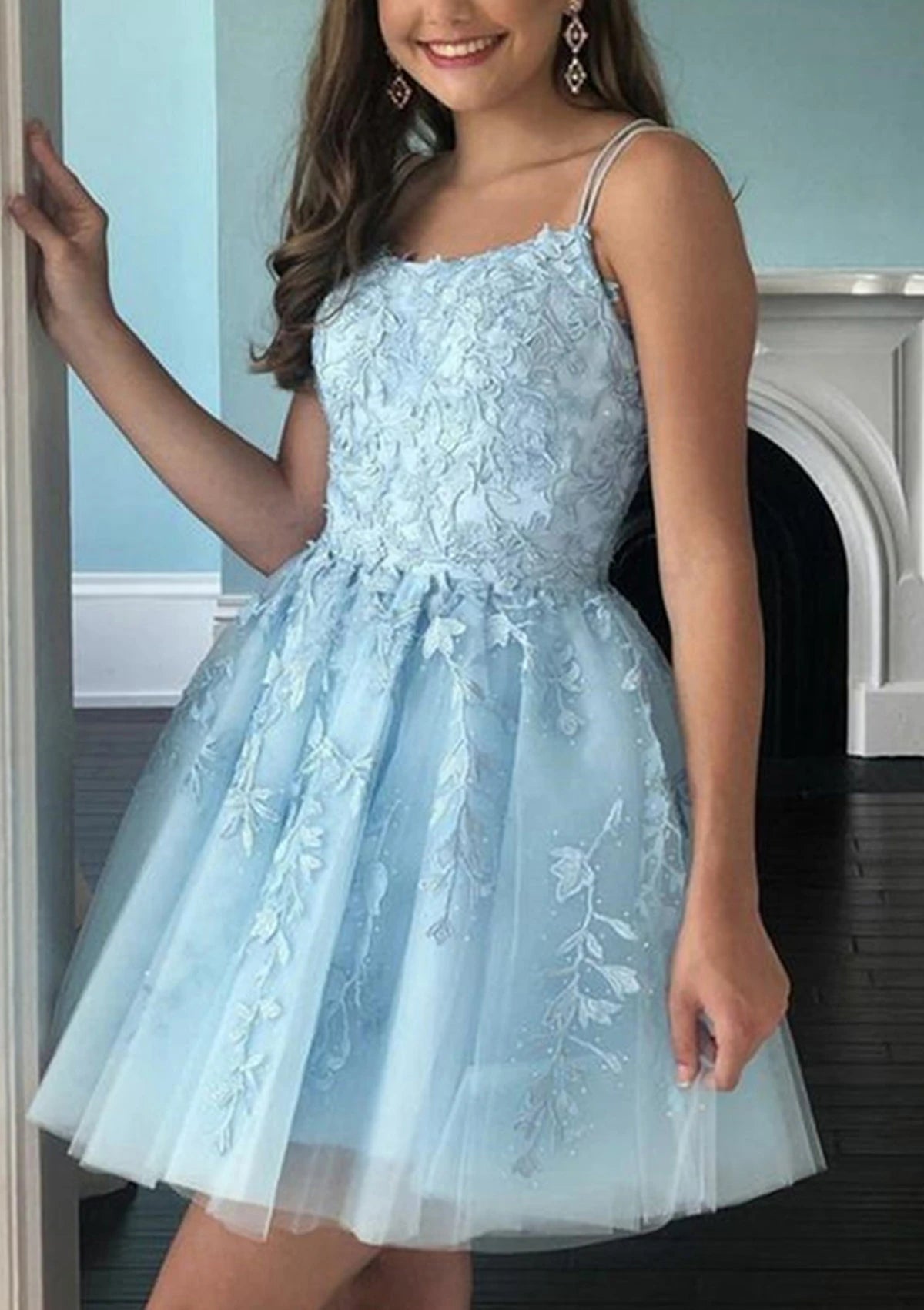 Elegant A-Line Spaghetti Strap Sleeveless Criss-Cross Lace-Up Back Short Homecoming Dresses