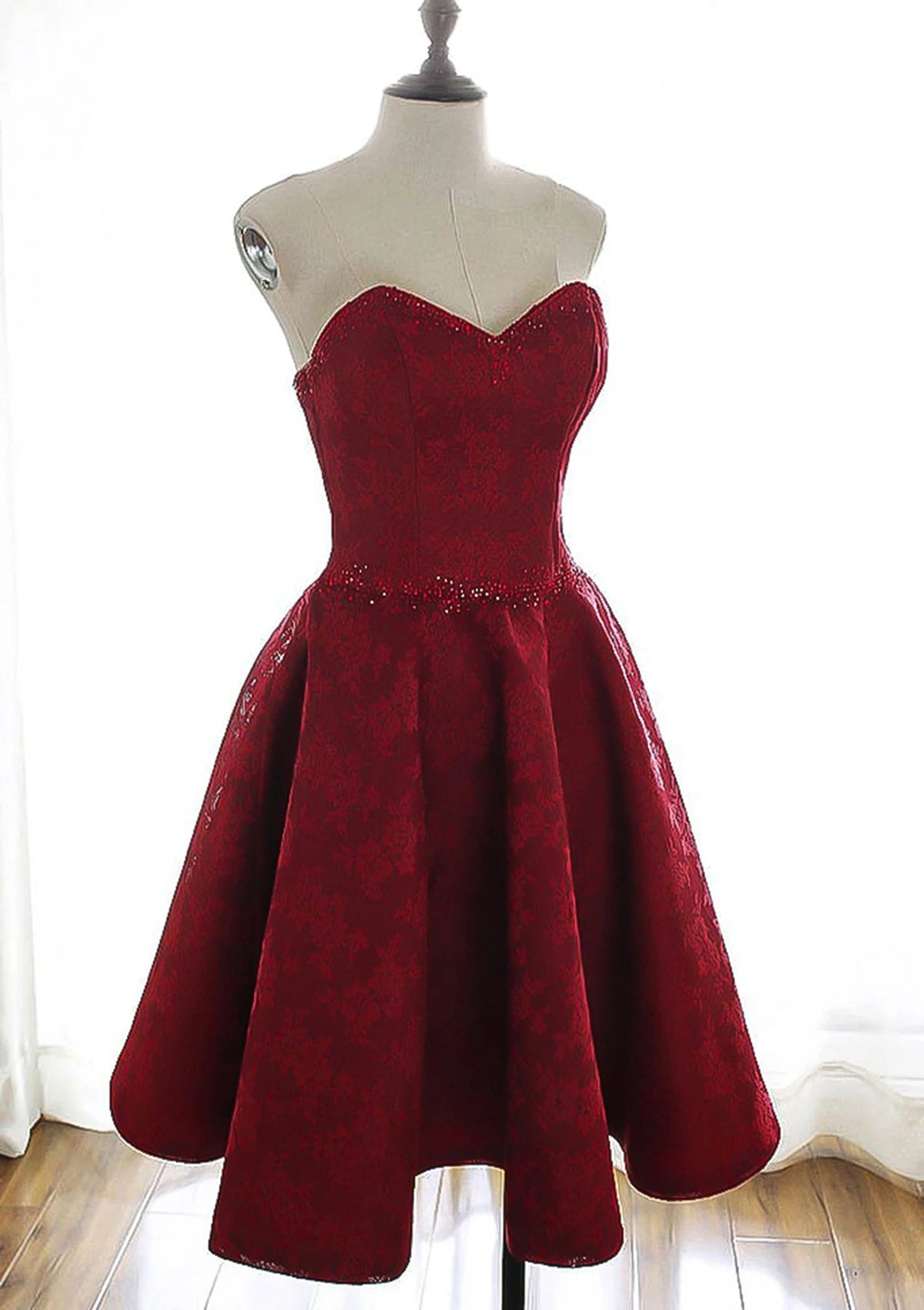 Elegant A-Line Sweetheart Strapless Lace-Up Back Short Homecoming Dresses