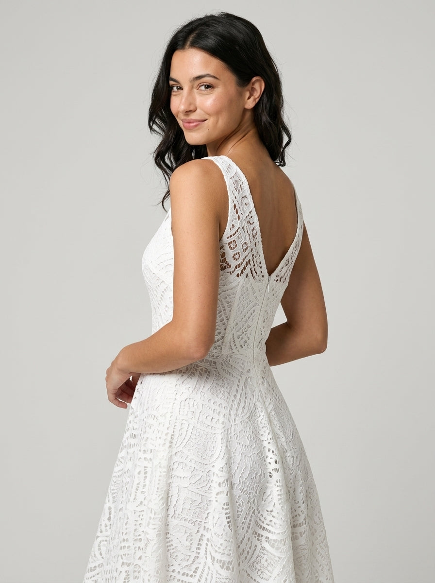 Elegant A-Line V-Neck Sleeveless V-Back Knee-Length Lace Homecoming Dresses