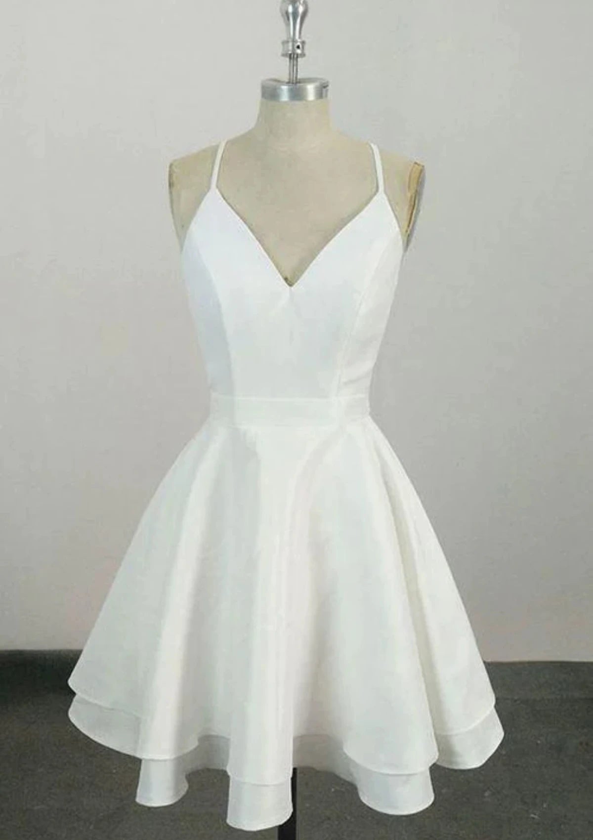 Elegant A-Line V-Neck Spaghetti Strap Lace Back Short Tiered White Homecoming Dresses