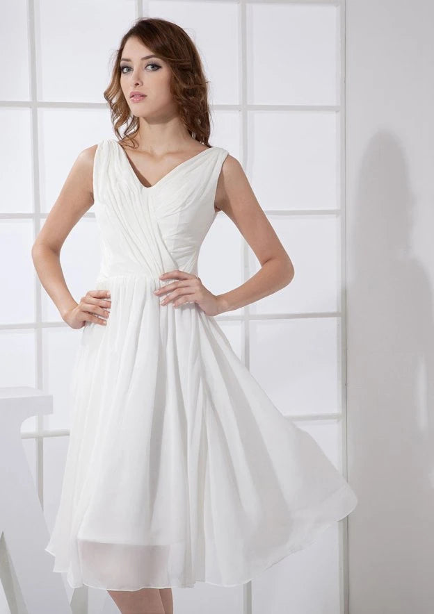 Elegant Pleated A-Line V-Neck Sleeveless V-Back Knee-Length Homecoming Dresses