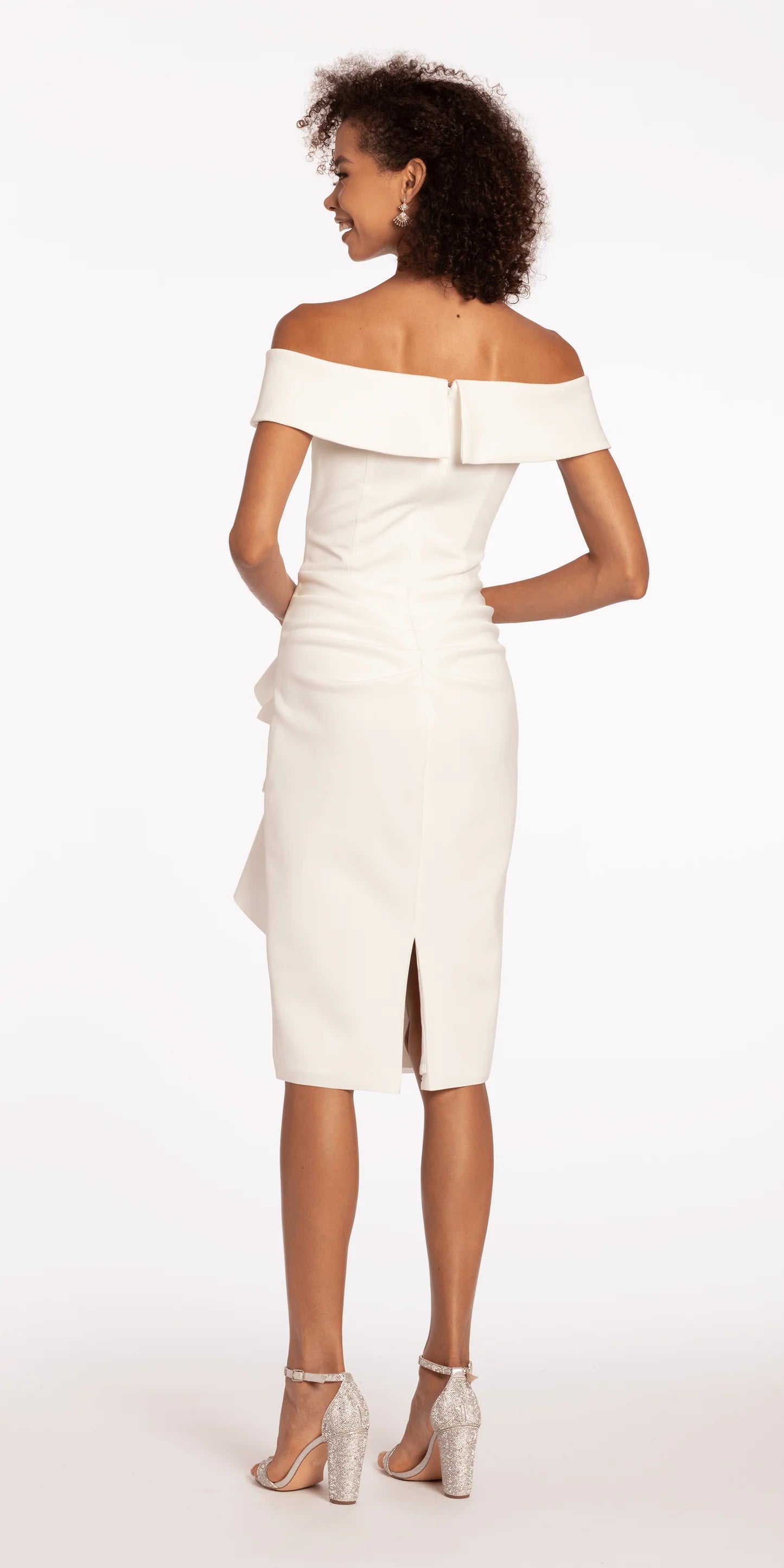 Elegant Sheath Off-the-Shoulder Short Sleeve Zipper Back Knee-Length Ruffled Homecoming Dresses