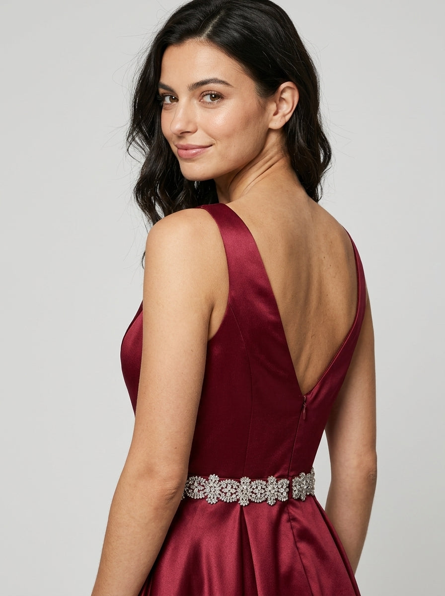 Elegant Sparkling A-Line Deep V-Neck Sleeveless Low V-Back Knee-Length Homecoming Dresses