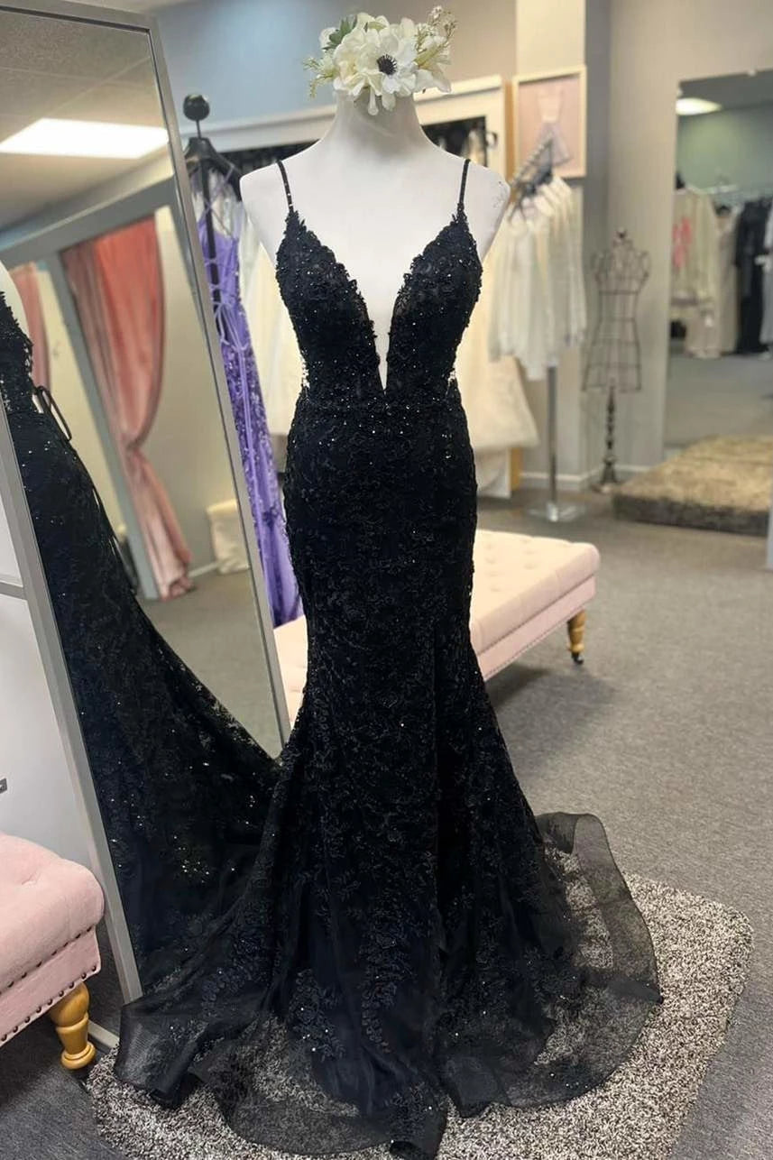 Enchanting Mermaid V-Neck Spaghetti-Strap Lace-Appliquéd Floor-Length Prom Dress