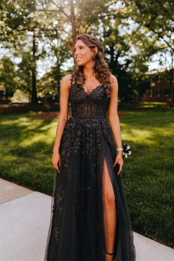 Floral Appliqué Tulle Gown – Off-the-Shoulder Prom Dress with Slit and Train