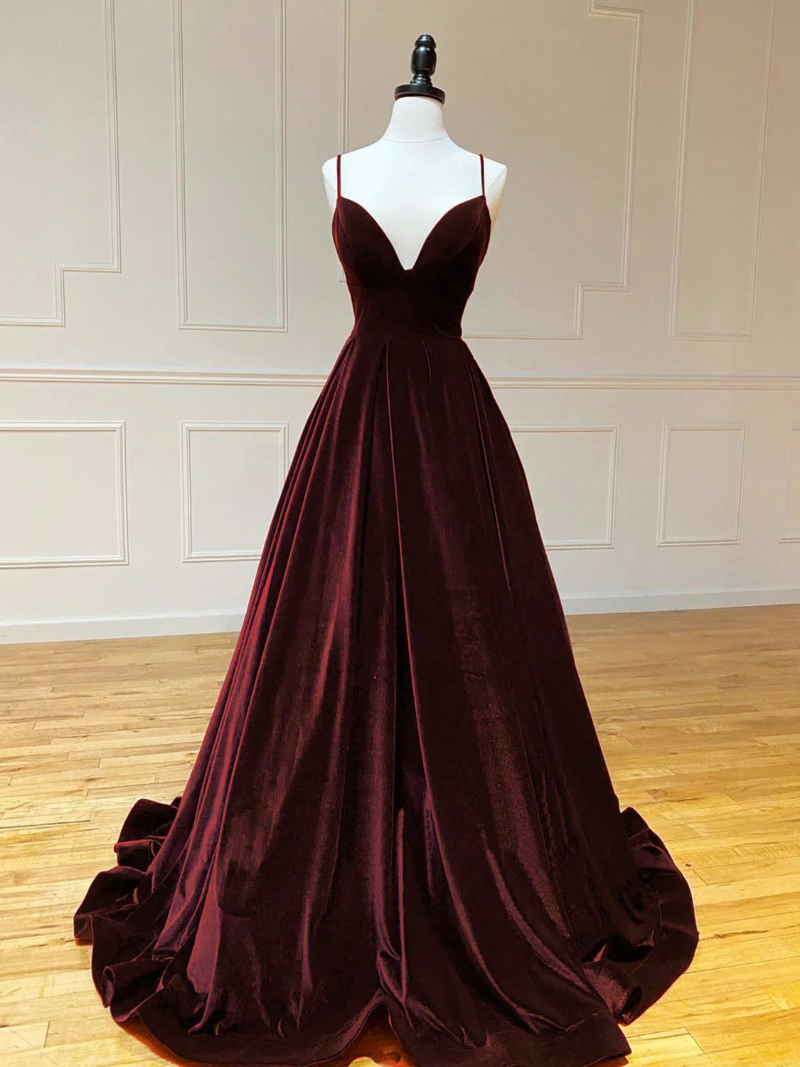 Glamorous Ball-Gown Sweetheart Spaghetti Strap Lace-Up Back Floor-Length Prom Dress