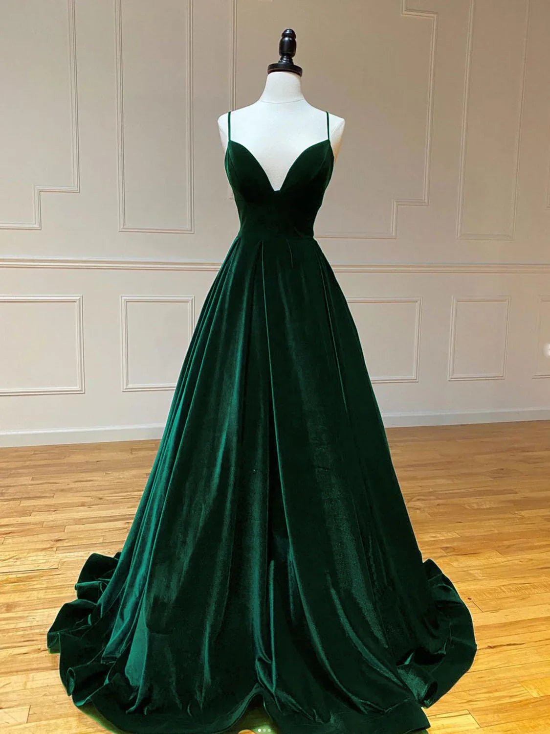 Glamorous Ball-Gown Sweetheart Spaghetti Strap Lace-Up Back Floor-Length Prom Dress