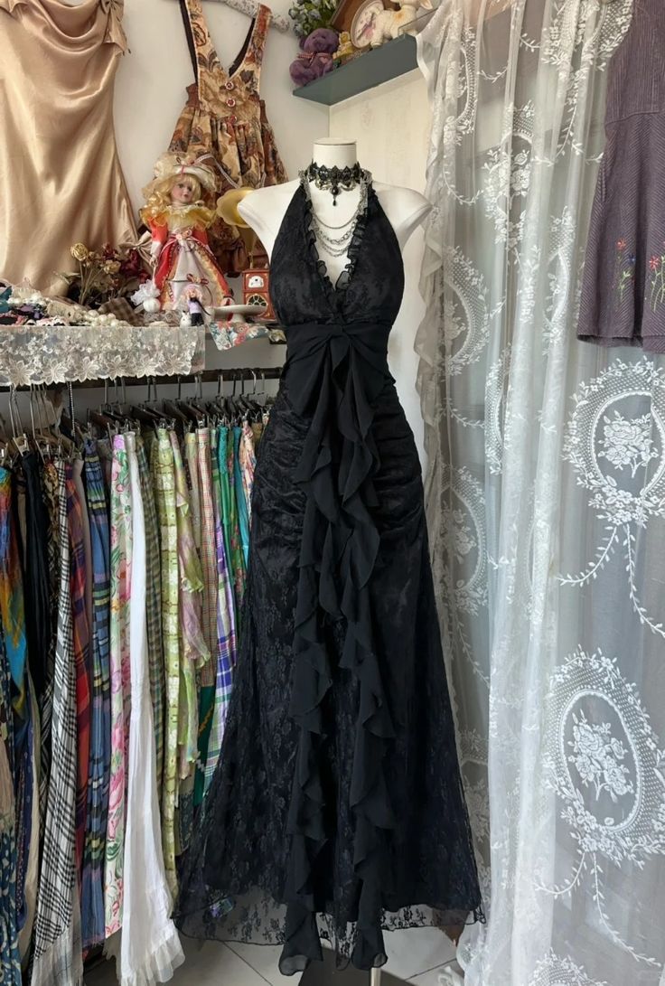 Gothic Black Lace Halter Neck Ruffled Tie-back Asymmetric Floor-length Evening Dresses