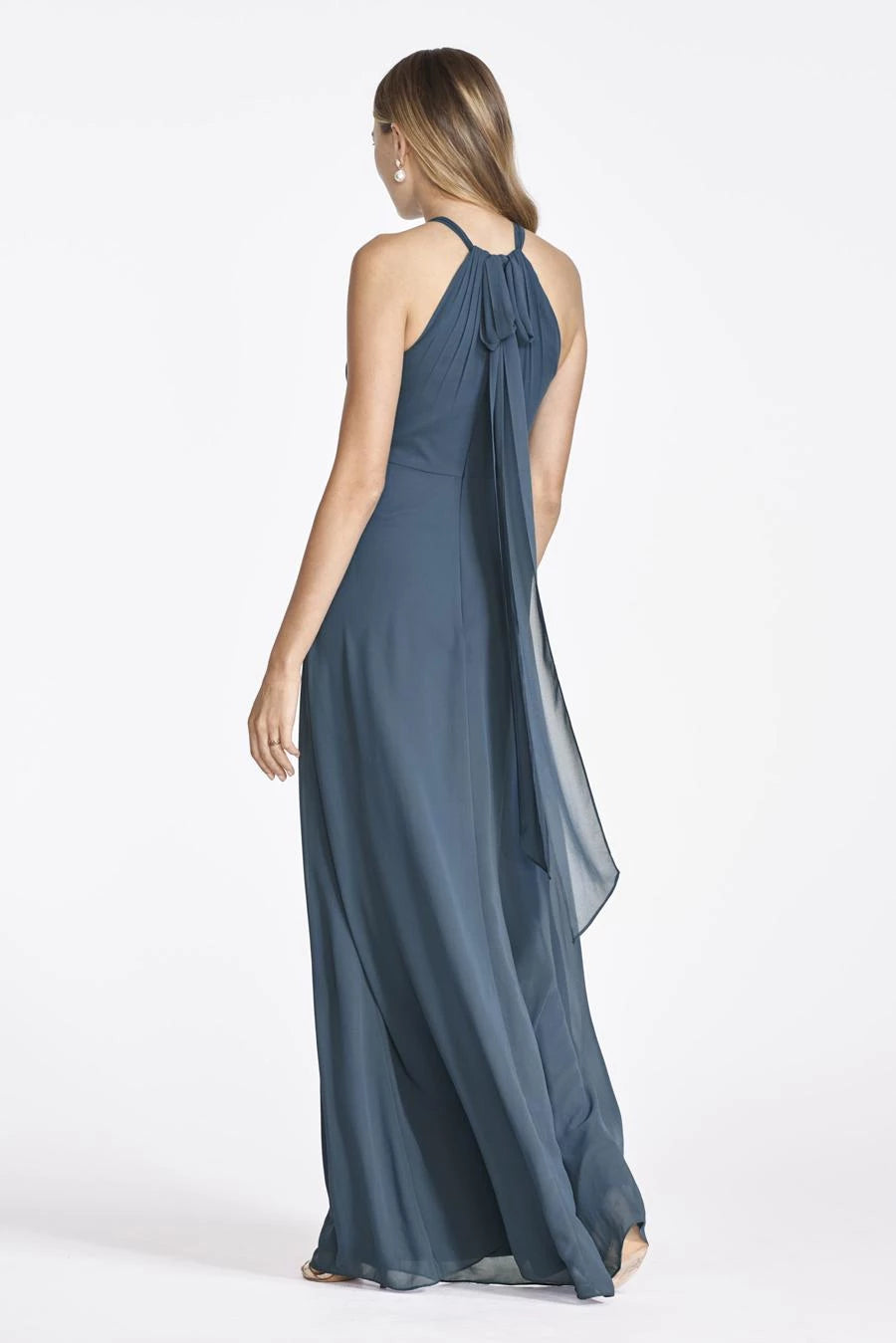 Hängender Halskragen, schulterfrei, ärmellos, plissierte Details, rückenfrei und bodenlang, Abendkleid