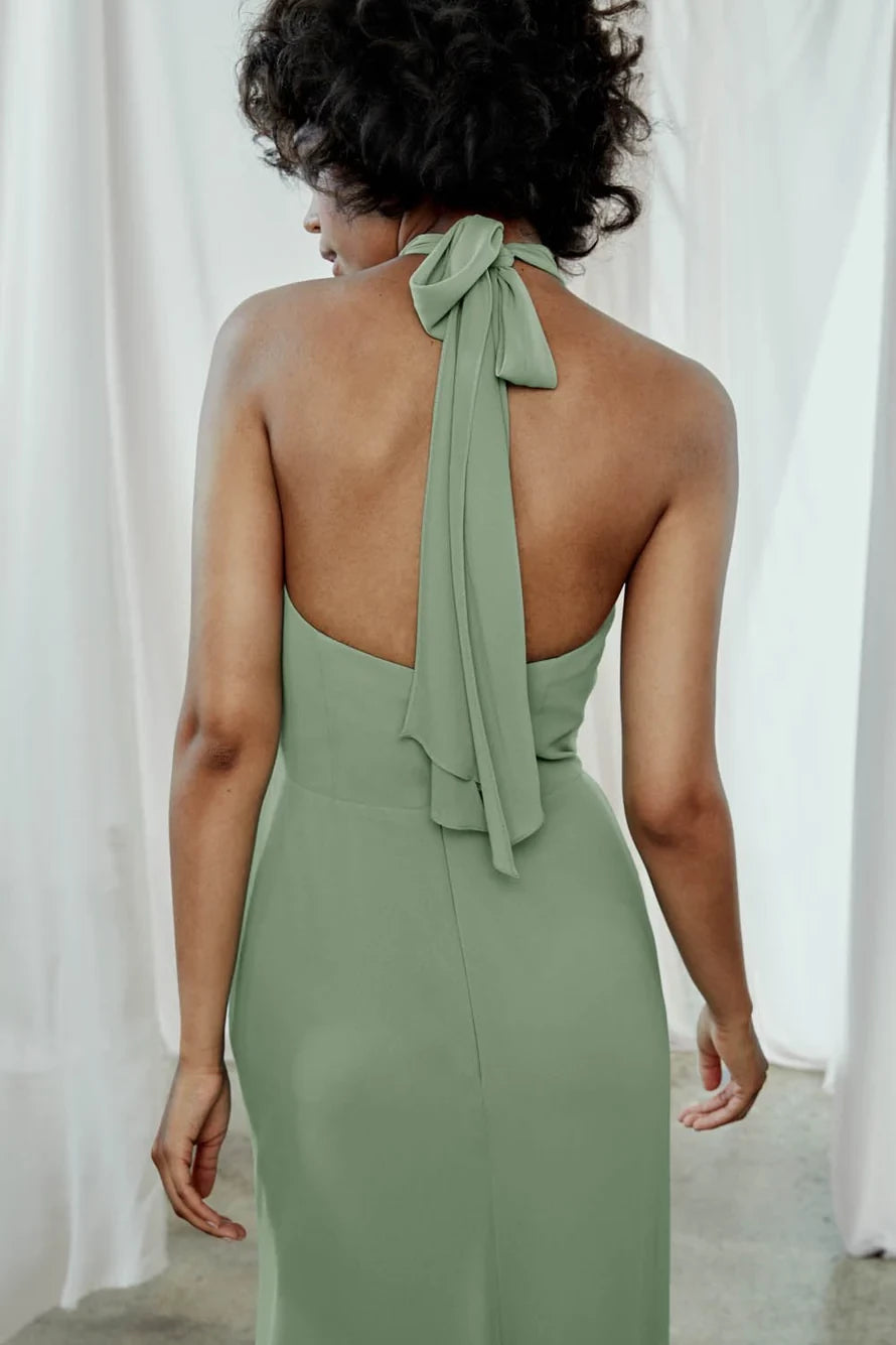Ärmelloses, rückenfreies und bodenlanges Abendkleid mit hängendem Halsausschnitt