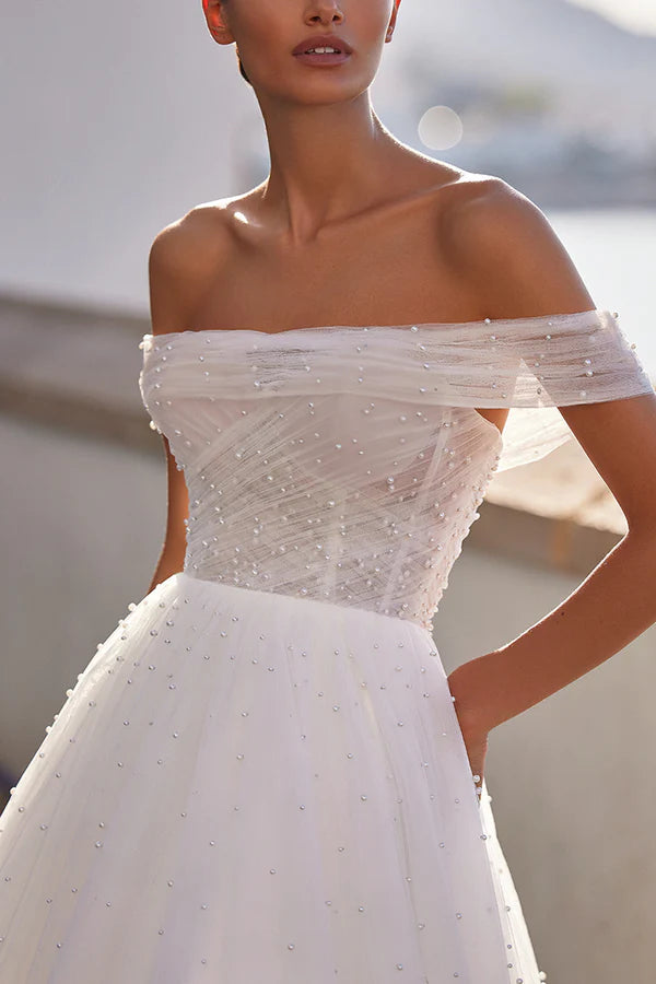 Robe de mariée simple en mousseline de soie avec perles et décolleté en cœur
