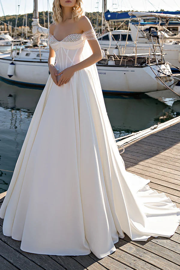 Robe de mariée de style champêtre à col en cœur et perles