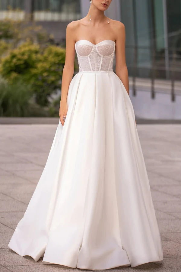 Robe de mariée simple en satin à col en cœur