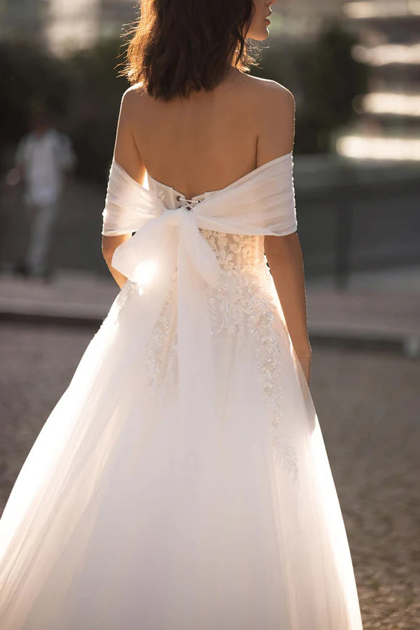 Robe de mariée de style rural en dentelle sans bretelles en forme de A