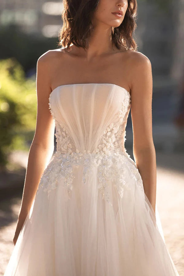 Robe de mariée de style rural en dentelle sans bretelles en forme de A