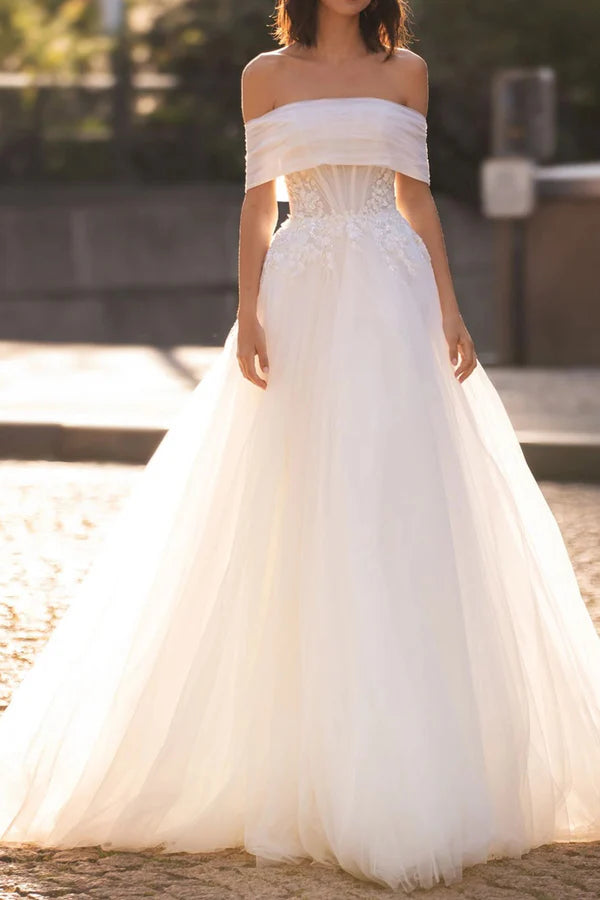 Robe de mariée de style rural en dentelle sans bretelles en forme de A