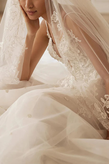 Deep V-neck lace decal bohemian wedding dress