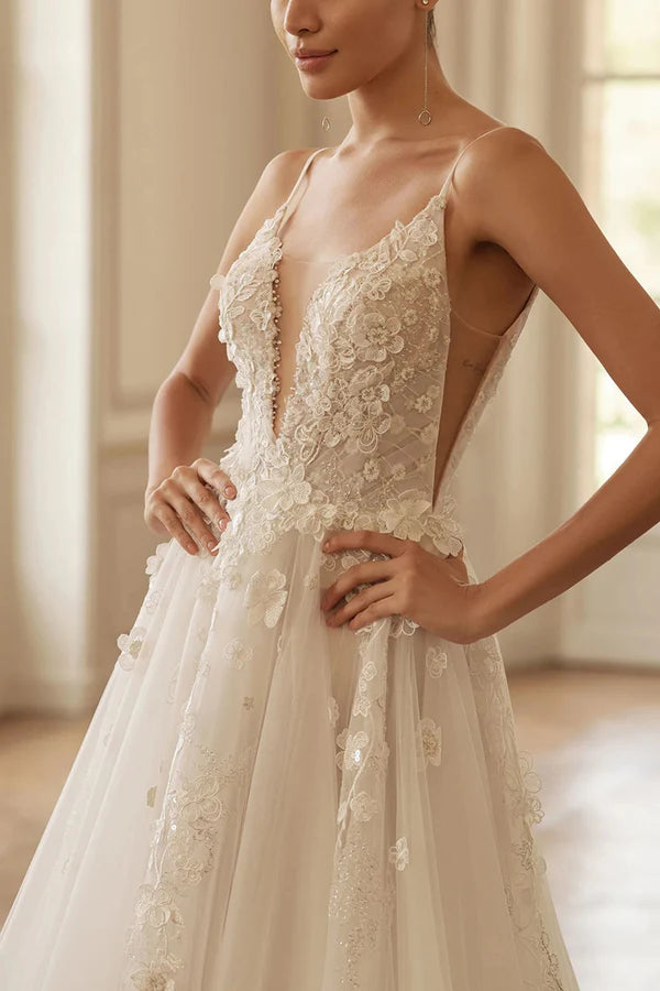 Robe de mariée bohème en dentelle à décolleté en V profond