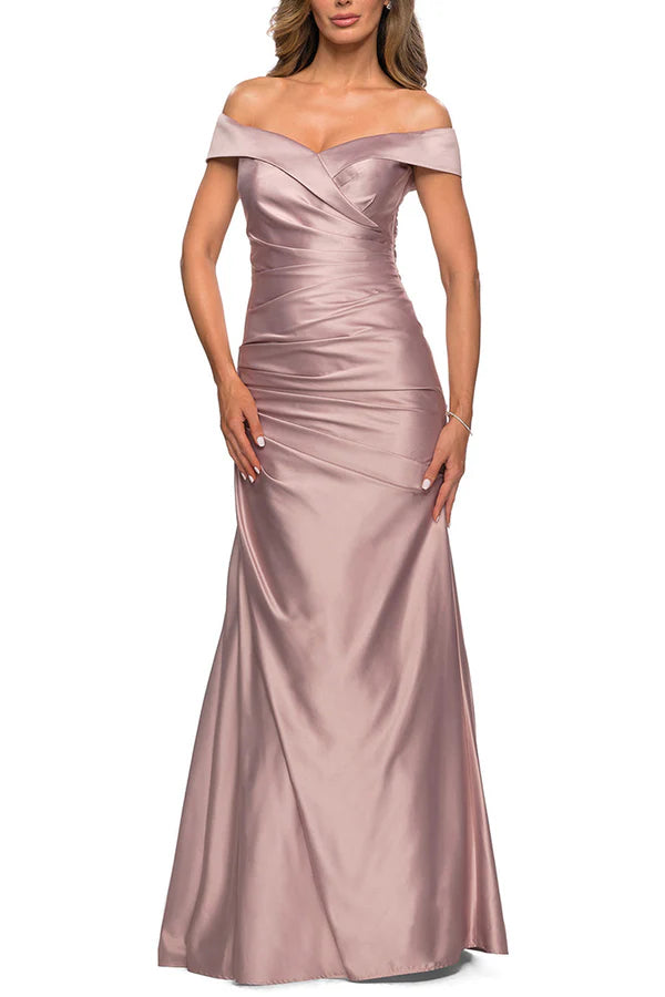 Robe élégante plissée en satin à épaules dénudées pour mère de la mariée