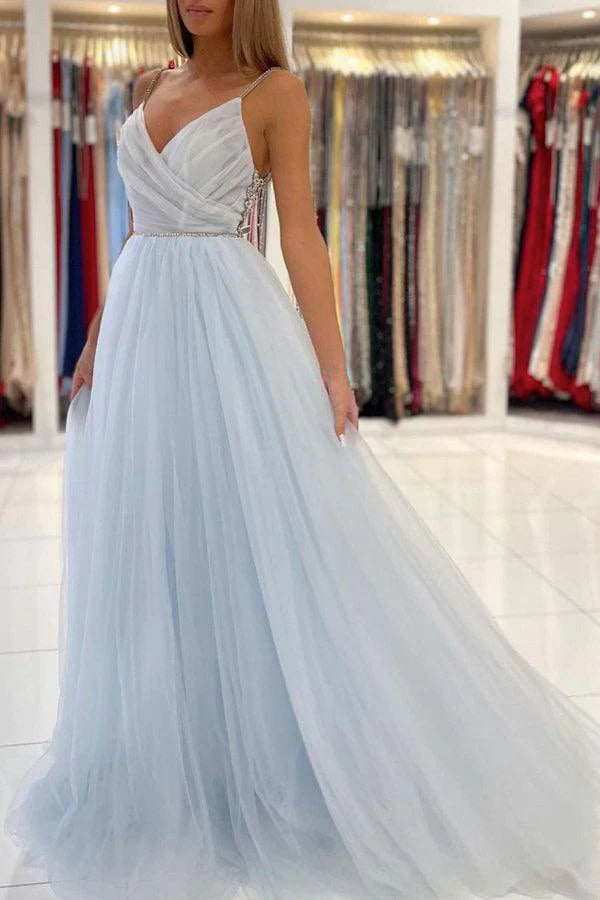 Hellblaues langes Ballkleid aus Tüll mit rückenfreiem Abschlussballkleid