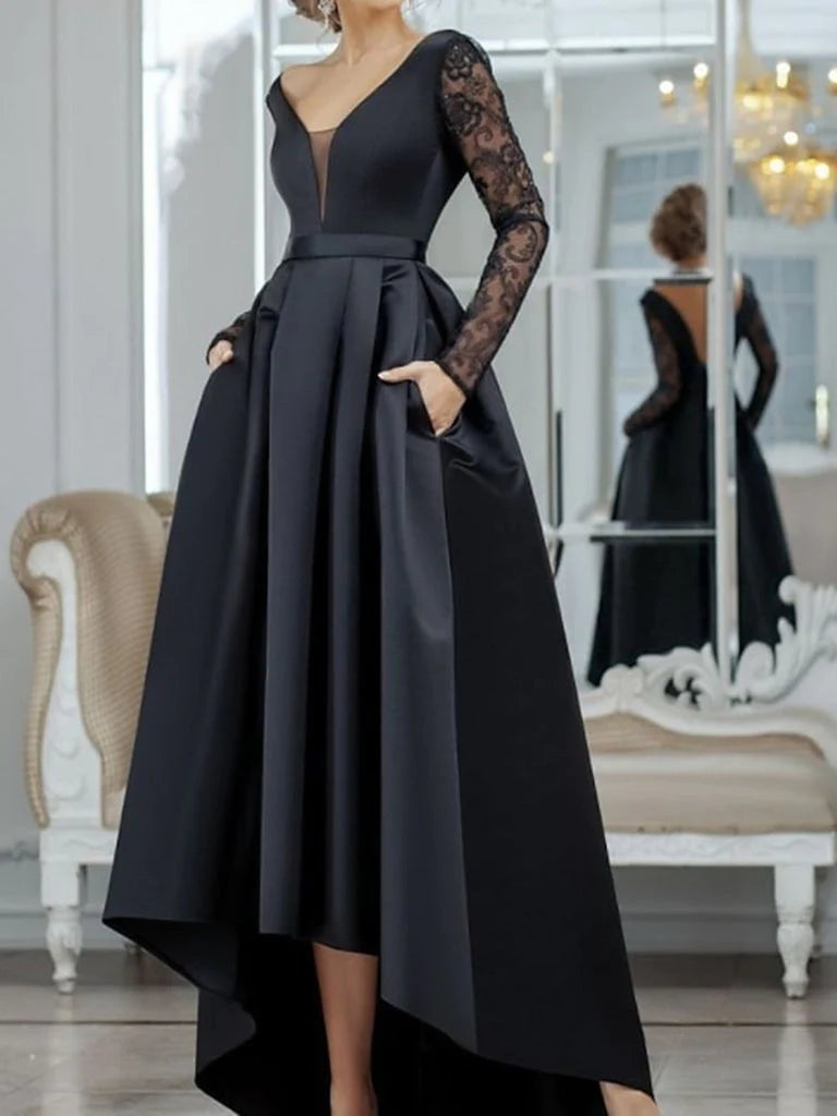 Schwarzes Ballkleid mit langen Ärmeln und V-Ausschnitt und hohem Schlitz