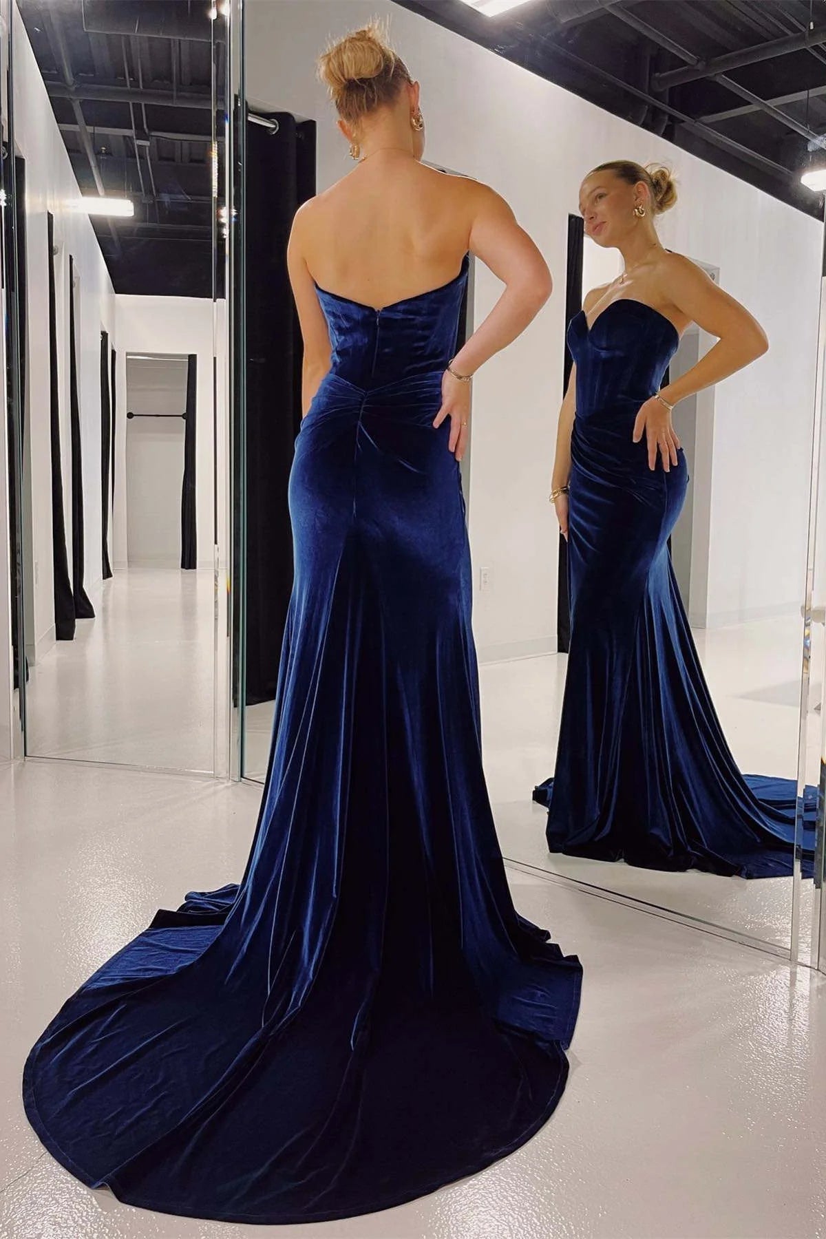 Luxurious Mermaid Strapless Sweetheart Velvet High-Slit Floor-Length Prom Dress