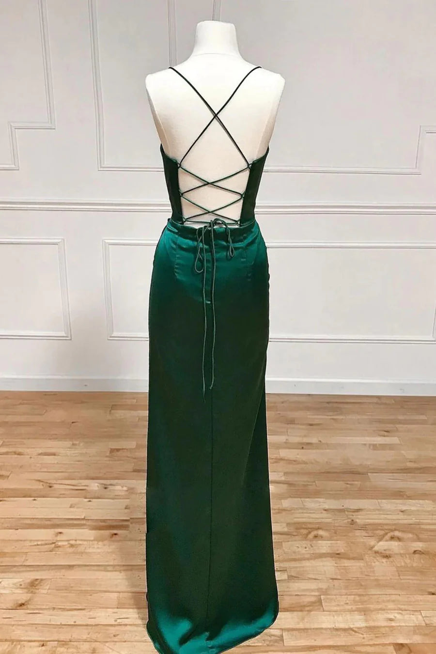 Luxurious Emerald Green Satin Spaghetti-Strap Sweetheart Crisscross-Back High-Slit Maxi Evening Dress