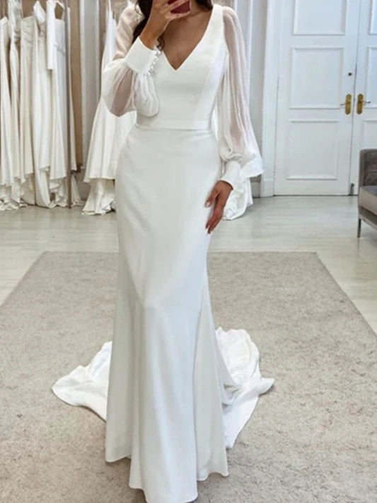 Brautkleid mit V-Ausschnitt und langen Ärmeln im Fischschwanz-Stil