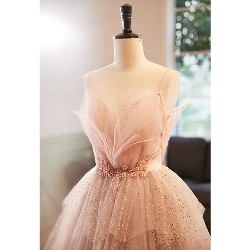 Rosa Perlenbesetztes V-Ausschnitt Schultergurt Rückenfreies transparentes Partykleid Ballkleid, süßes rosa A-förmiges transparentes Lagen-Ballkleid